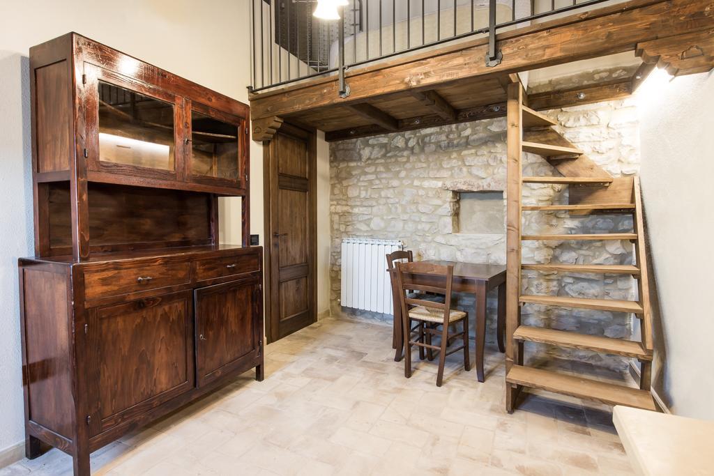 Domus In Castro Bed and Breakfast Montecchio  Rum bild