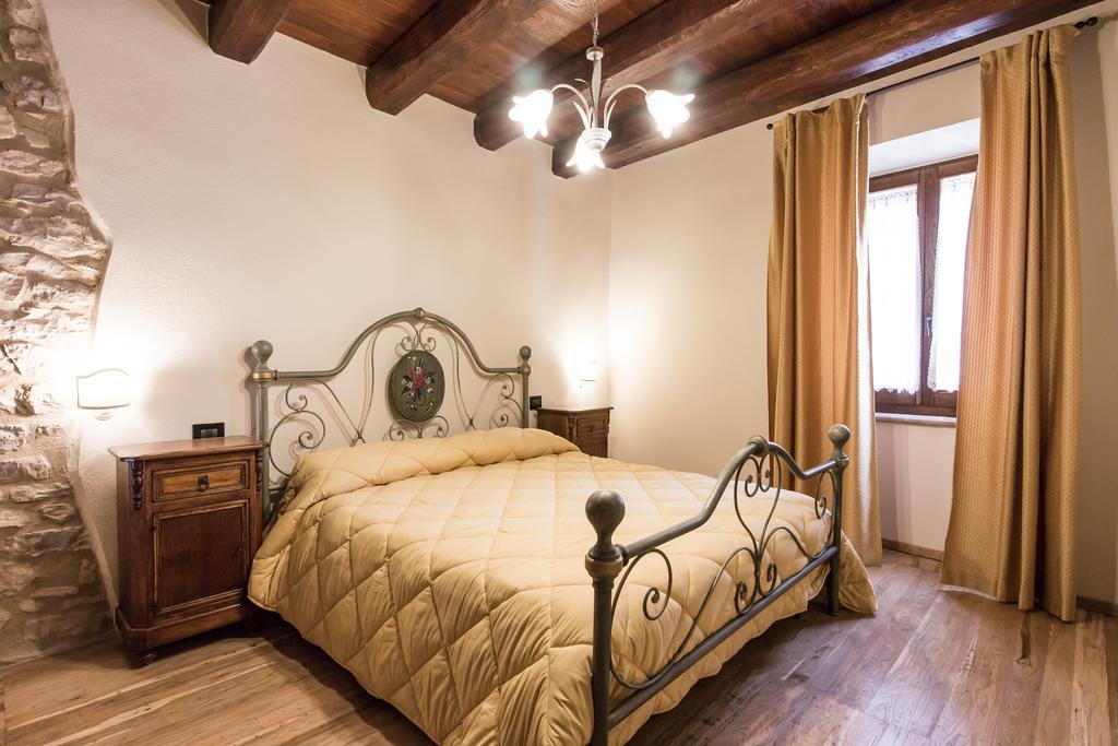 Domus In Castro Bed and Breakfast Montecchio  Rum bild